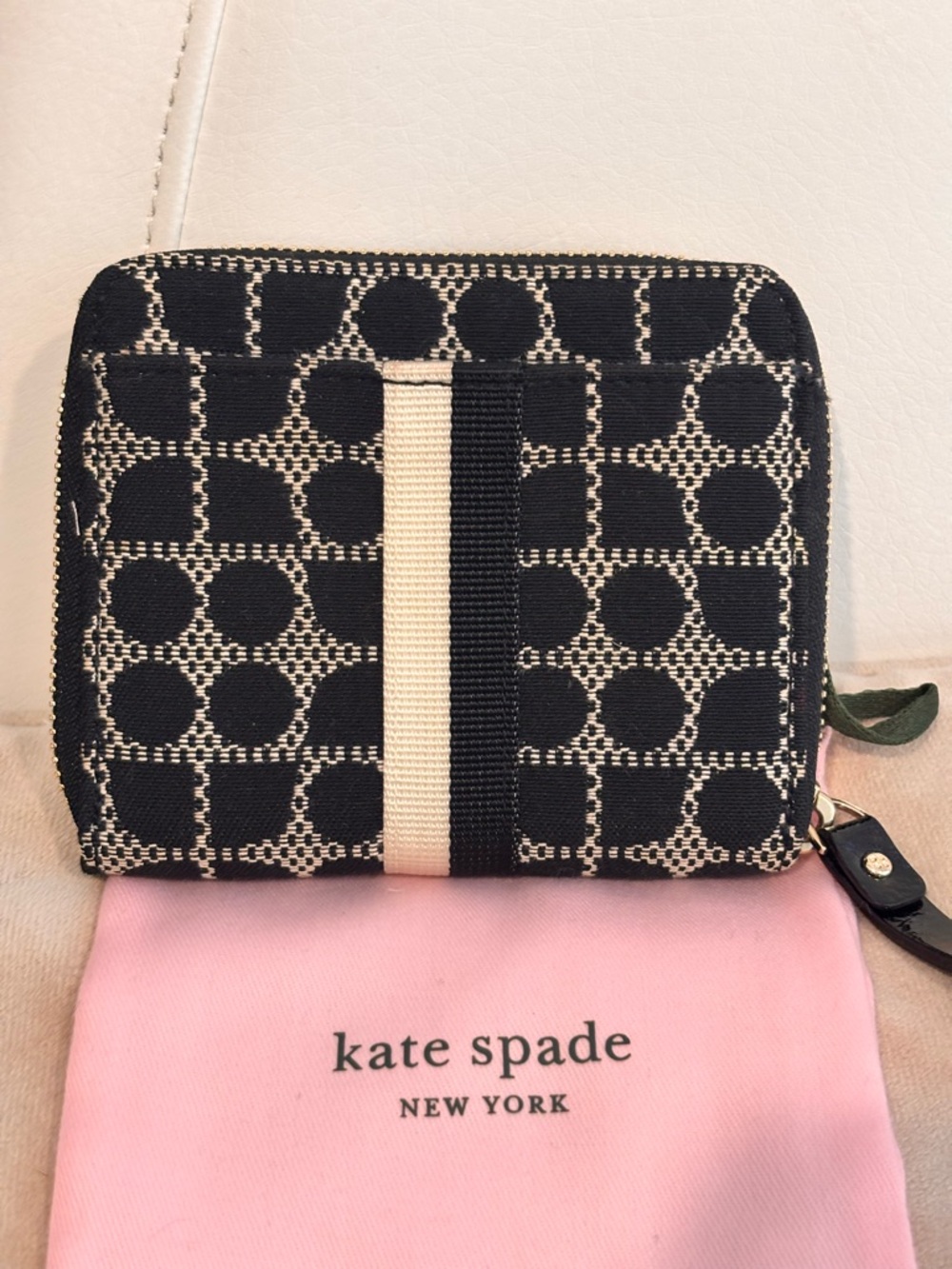 Kate Spade Vintage ‘Noel’ Pattern Compact Zip Around Wallet W/ Dustbag - Picture 5 of 9